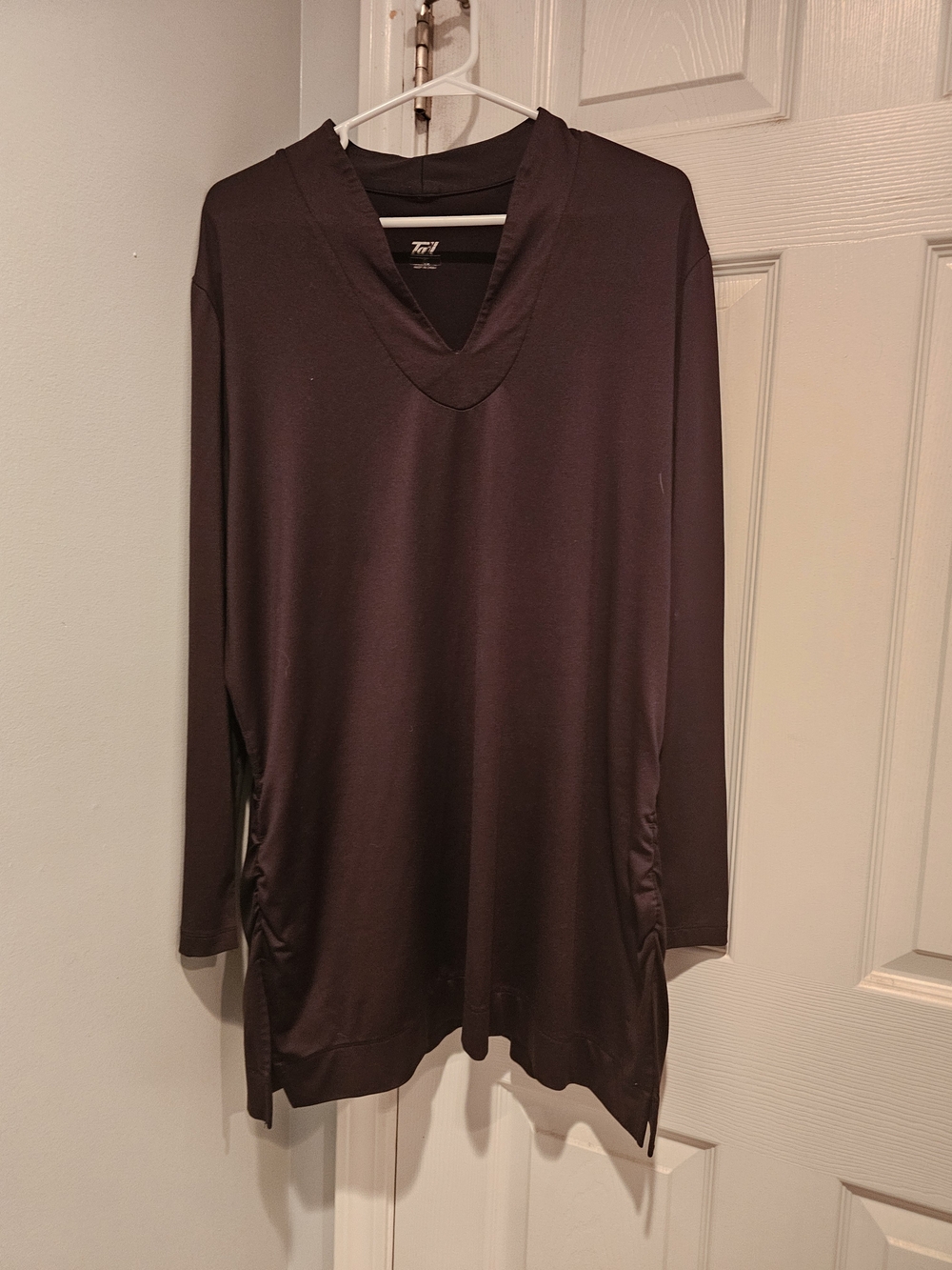 Tail Women's Long Sleeve V-Neck Cover-up/Tunic - Black